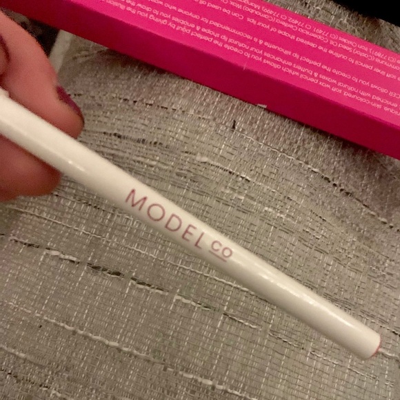 Makeup Bundle : Lips (2) - Picture 3 of 6